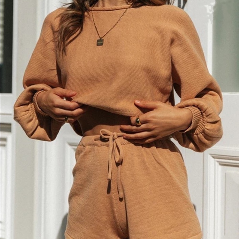 Casual cropped sweatshirt & shorts set